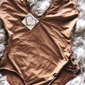 One piece Ladies great with Jeans
Great Quality